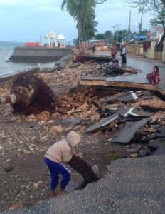 Dampak Gelombang Tinggi Rusak Jalan Penghubung Lintas Kabupaten di Buton Selatan