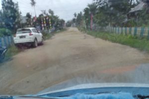 Infrastruktur Jalan Menuju Kecamatan Abuki Rusak Parah