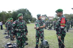 Kasdam Hasanuddin Cek Kesiapan Satgas Pamtas RI-PNG Yonif 725/Woroagi