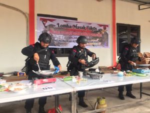 Meriahkan HUT RI Ke 77,  Detasemen Gegana Satbrimob Polda Sultra Gelar Lomba Masak