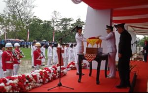 Gelar Upacara Bendera Meski di Bawah Guyuran Hujan