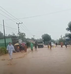 Banjir Rendam Sekolah dan Jalan Poros Sampara Konawe