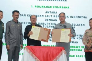 Perkuat Keamanan Laut, Pemda Konsel Teken NPHD-BAST dengan Bakamla RI