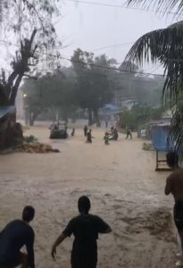 Banjir Genangi Jalan dan Rumah Warga di Kelurahan Kassilampe Kendari