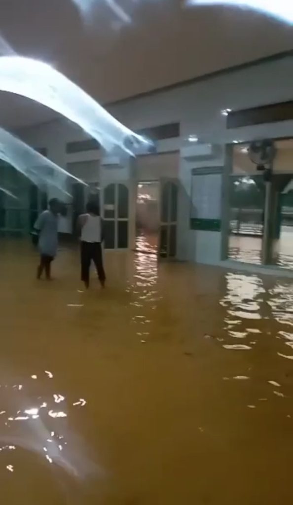 Satu Masjid di Kassilampe Terendam Banjir