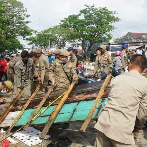 Pemkot Tertibkan PKL di Wilayah Kendari Barat