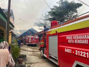 Rumah kost di Bende Kendari Dilalap Si Jago Merah