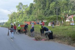 Pj Wali Kota Kendari Pimpin Kerja Bakti Bersama Warga Puwatu
