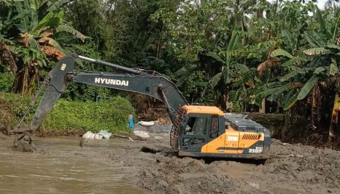 Cegah Pendangkalan, Pemkab Koltim Lakukan Pengerukan Sungai