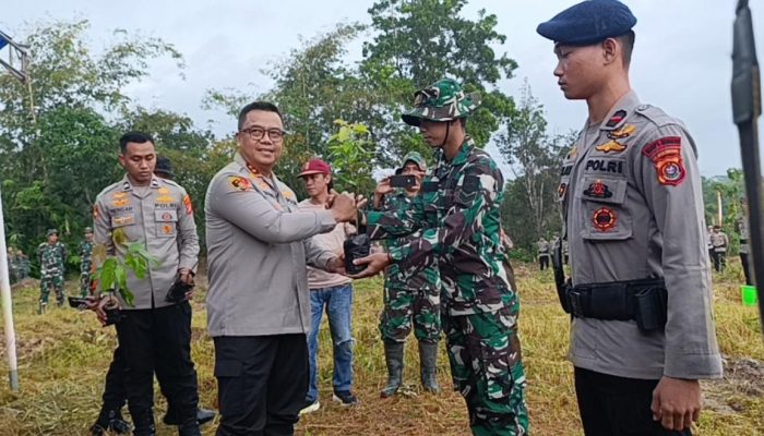 Sambut Hari Bhayangkara Ke 78 Polda Sultra Bersama TNI Lakukan Penanaman Pohon