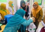 Ketua TP PKK Baubau Pantau PIN Polio di MIN