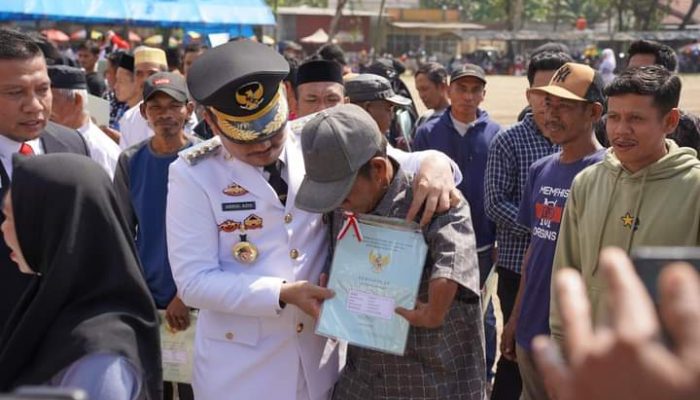 PTSL Gratis Pertama di Indonesia, Dibagikan Bupati pada Momen HUT RI Ke-79