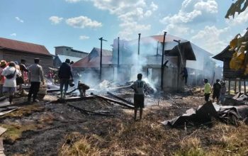 BPBD dan Dinsos Koltim Bantu Korban Kebakaran Bou