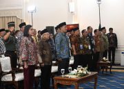 Pj Gubernur Sultra Hadiri Rapat Pleno KNEKS Tahun 2024