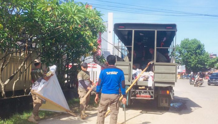 Masuk Masa Tenang Pencoblosan Pilkada Serentak, Satpol PP Kendari Tertibkan APK Paslon