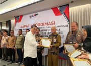 Sultra Kembali Raih Prestasi Berupa Penghargaan Inovasi Konsolidasi Pengadaan Aspal Buton