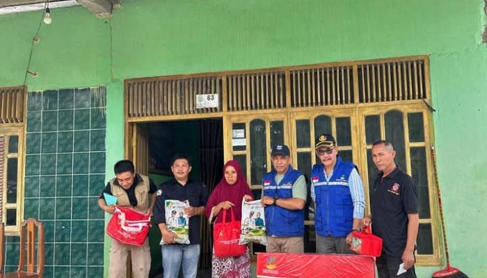 Pemda Koltim Bagikan Bantuan Bagi Korban Gempa di Mowewe