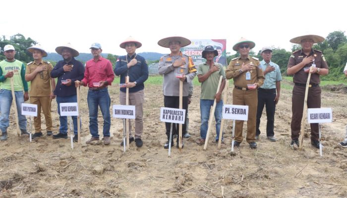 Polresta Kendari Dukung Ketahanan Pangan Dengan Melakukan Penanaman Jagung