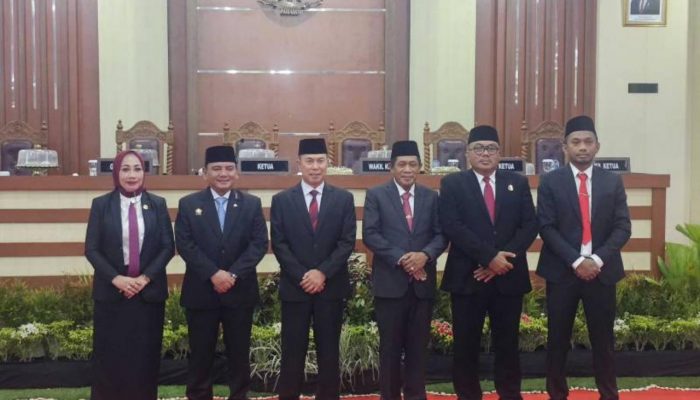 DPRD Sultra Resmi Tetapkan ASR-Hugua Sebagai Gubernur dan Wakil Gubernur Terpilih