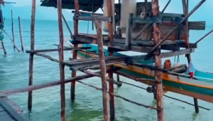 Inovasi Nelayan Batumea: Melindungi Perahu dari Badai dan Tiram dengan Sistem Katrol