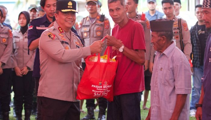 Polda Sultra dan Polres Kolaka Gelar Pasar Murah Jelang Hari Raya Idul Fitri 1446 H