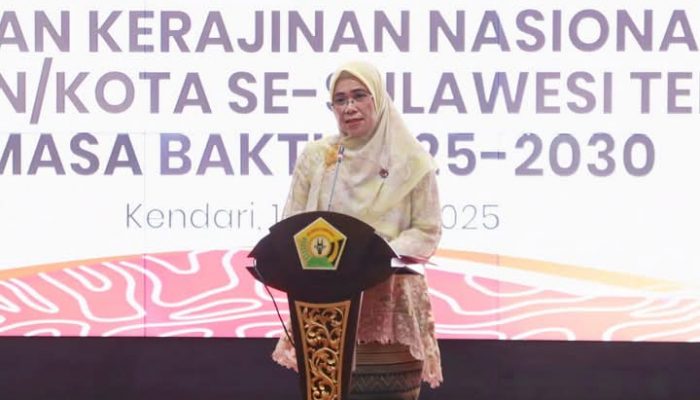 Ketua Dekranasda Sultra Lantik 16 Ketua Dekranasda Kabupaten/Kota Masa Bakti 2025-2030