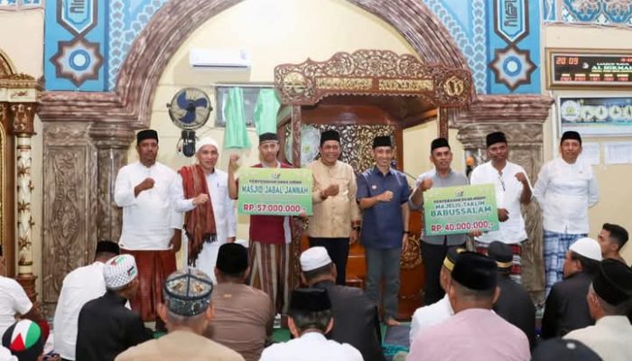 Wagub Sultra Safari Ramadhan dan Penyerahan Bantuan Dana Hibah di Tomia