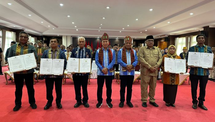 Tiba di Kendari Gubernur dan Wakil Gubernur Sultra ASR-Hugua Lakukan Penandatangan Pakta Integritas Kepada OPD