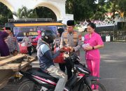 Bulan Penuh Berkah, Polres Kolaka Berbagi Takjil