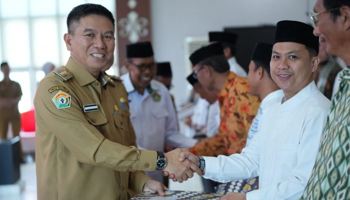 Bupati Konsel Lantik 25 Imam Masjid Kecamatan