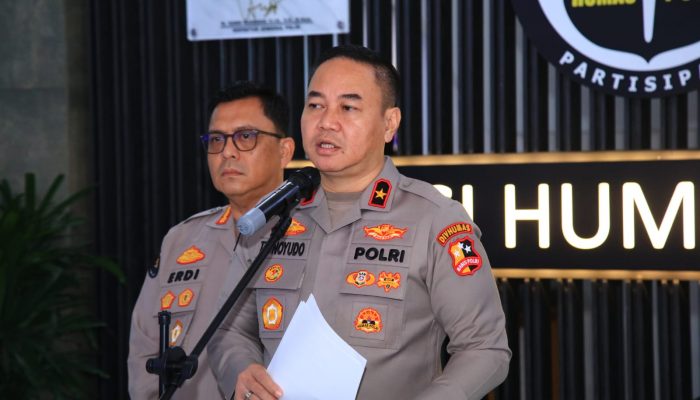 Kapolri Berikan KPLB Anumerta Terhadap 3 Personel yang Gugur Saat Penggerebekan Sabung Ayam di Way Kanan Lampung