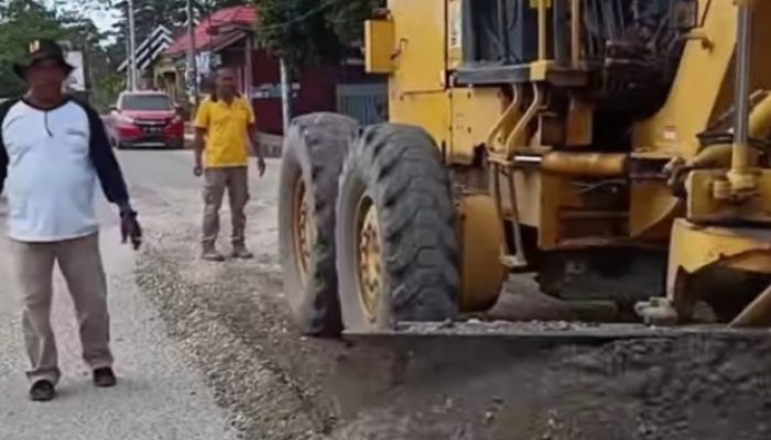Jalan Poros Unaaha- Puosu Mulai Dikerjakan, Warga Sambut Antusias