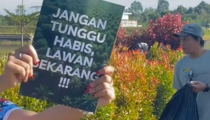 Peringati Hari Bumi: Kolaborasi WALHI Sultra dan Mahasiswa Antropologi UHO Gerakkan Aksi Bersih Sampah