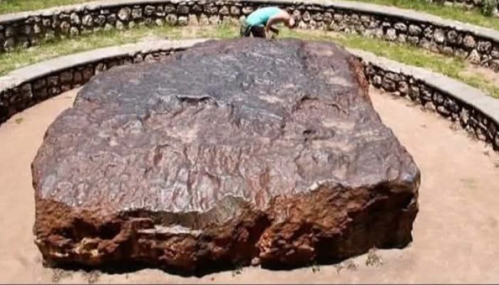 Sentuhan Langit di Ladang Namibia: Kisah Hoba, Sang Raksasa dari Angkasa