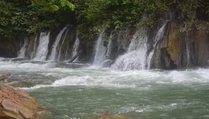 Menjelajahi Keindahan Tersembunyi Air Terjun Tetewa di Kolaka Timur