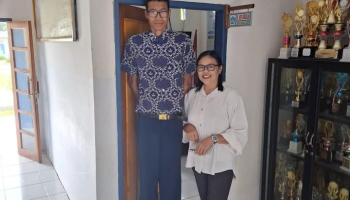 Dua Bocah Raksasa dari Koltim: Kisah Unik Gede dan Rino yang Melampaui Batas Tinggi Badan