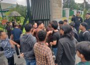 Ricuh Aksi Protes Proyek Peningkatan Jalan Awila Puncak- Mowundo di Kantor Kejati Sultra