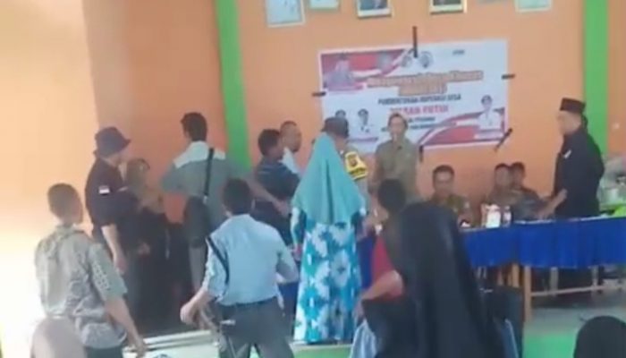 Pemilihan Pengurus Koperasi Merah Putih di Desa Tetesingi Ricuh, Kades Marah dan Lempari Warga