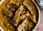 Aroma Menggoda, Kelezatan Memikat: Kari Daging Sapi Pedas yang Dimasak Lambat