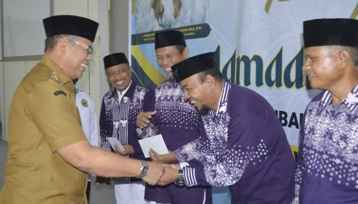 Baubau Lepas 143 Calon Haji, Wali Kota Ingatkan Jaga Nama Baik Bangsa dan Perbanyak Sabar