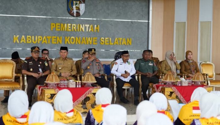 Bupati Irham Kalenggo Lepas 73 Calon Haji, Titip Doa untuk Daerah di Tanah Suci