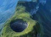 Xiaozhai Tiankeng: Keajaiban Alam Terdalam di Jantung Tiongkok
