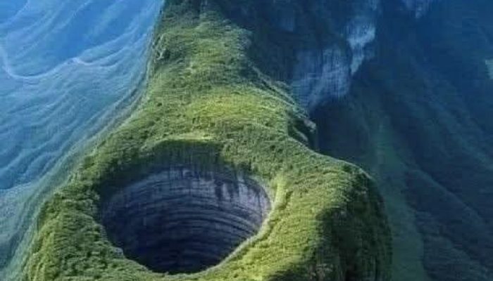 Xiaozhai Tiankeng: Keajaiban Alam Terdalam di Jantung Tiongkok