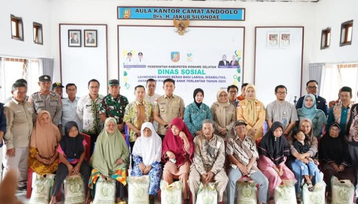Bupati Irham Kalenggo Luncurkan Program Bansos untuk Lansia, Yatim Piatu, dan Anak Terlantar di Konawe Selatan
