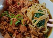 Mie Pangsit Legit Rasa Dahsyat: Kenikmatan Sempurna di Setiap Suapan!