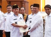 Menteri ATR/BPN Serahkan 455 Sertifikat Aset dan Tanah Wakaf ke Pemprov Sultra