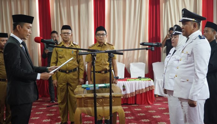 Bupati Konut Lantik 2 Kepala Desa Pengganti Antar Waktu