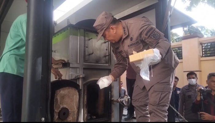 Kejari Kendari Musnahkan Barang Bukti Tindak Pidana Umum