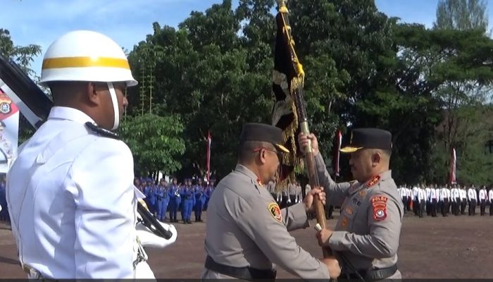 Upacara Farewell and Welcome Parade Kapolda Sultra : Sambut Irjen Pol Didik Agung Widjanarko dan Lepas Irjen Pol Dwi Irianto