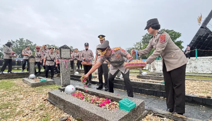 Kapolda Sultra Ziarah Ke Taman Makam Pahlawan